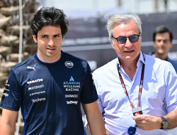 Alasan Carlos Sainz Senior Belum Bisa Mewariskan Peran Dakar kepada Sang Putra