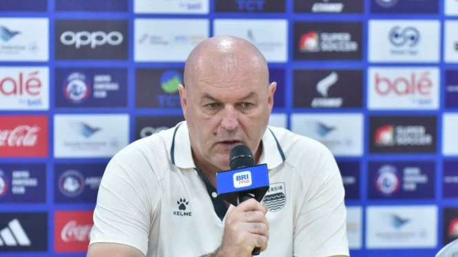 Persib Bandung Belum Rencanakan Tambahan Pemain, Bojan Hodak Tegaskan Isu Transfer Tak Benar
