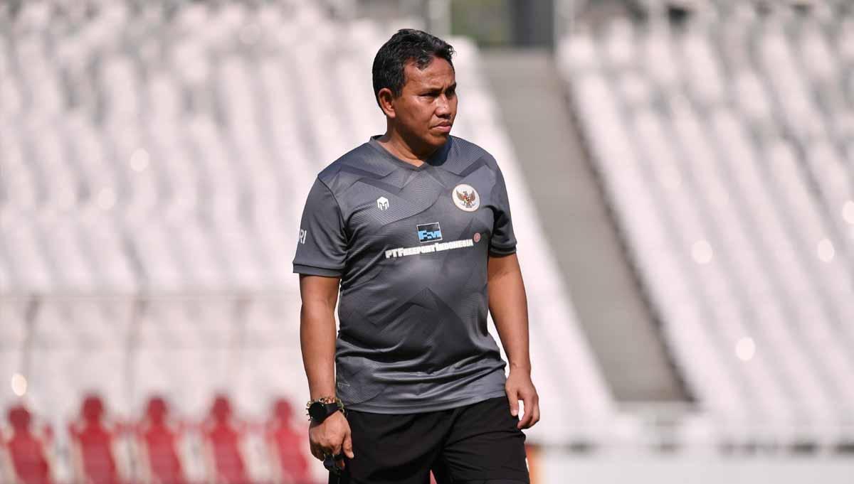 Bima Sakti Ungkap Perbedaan Latih Timnas Indonesia dan Klub, Bersyukur Tangani Persela