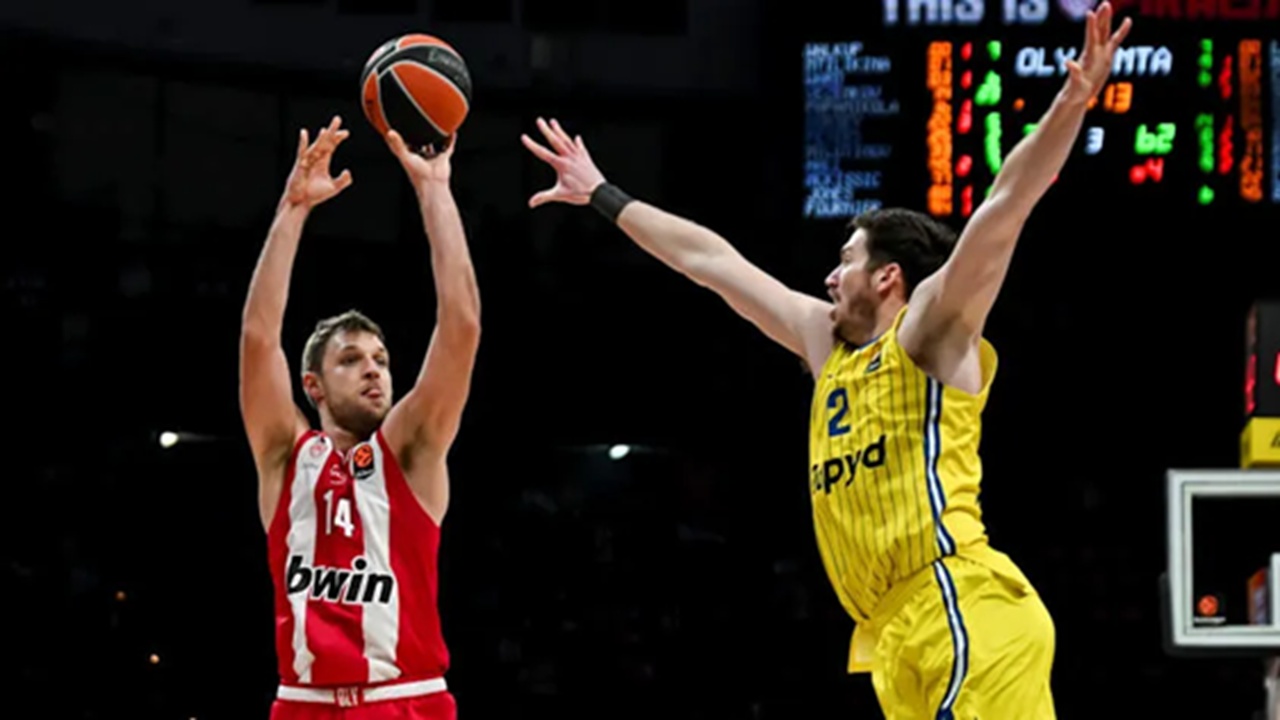 Sasha Vezenkov Tampil Gemilang, Olympiacos Taklukkan Maccabi
