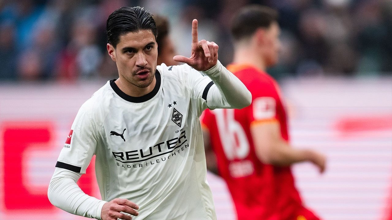 Monchengladbach Hajar Augsburg 4-0, Kevin Diks Sumbang Gol