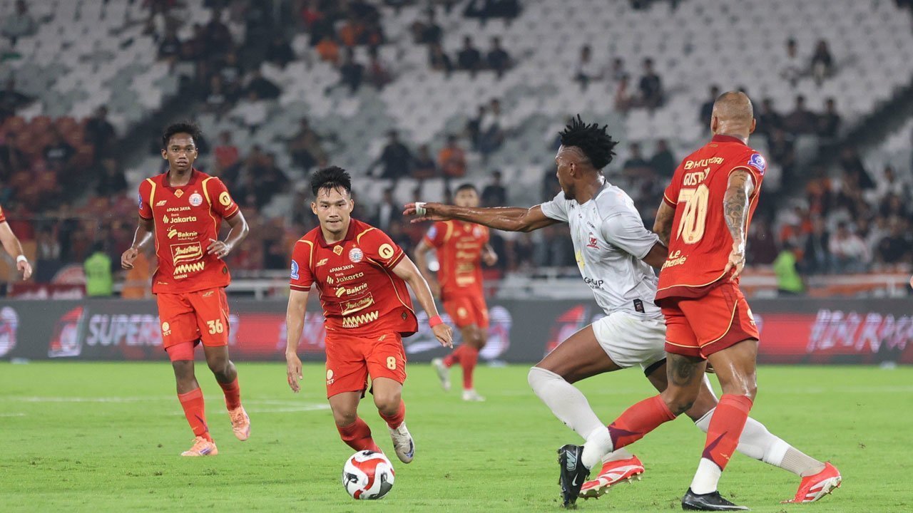 John Herdman Terpesona dengan Suasana The Jakmania Saat Saksikan Persija vs Madura United di SUGBK