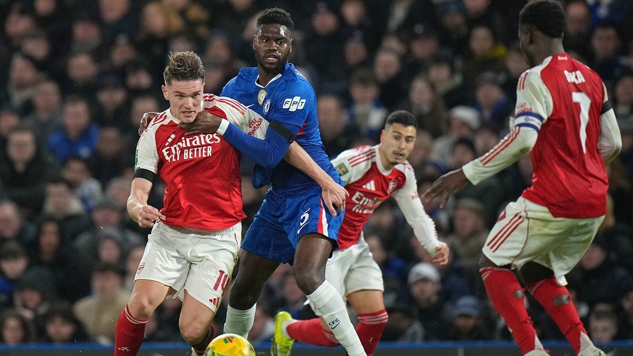Duel Chelsea vs Arsenal Berlangsung Panas, Liam Rosenior Turun Langsung Redam Emosi Pemain