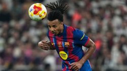 Barcelona Pertahankan Kepercayaan pada Duo Bek Sayap di Tengah Tantangan Lini Belakang