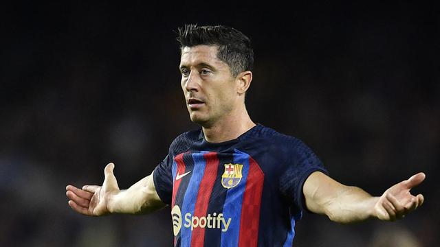 Hansi Flick Tegaskan Belum Ada Keputusan soal Masa Depan Robert Lewandowski di Barcelona