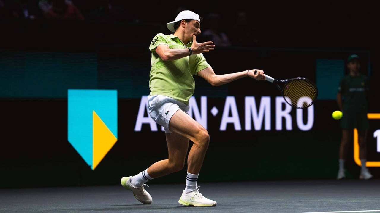 Ugo Humbert Singkirkan Daniil Medvedev di Putaran Awal Rotterdam Open